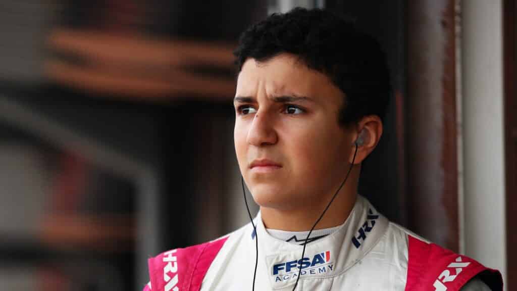 - Isack Hadjar gaat de uitdaging van F2 aan met Hitech GP en Red Bull”