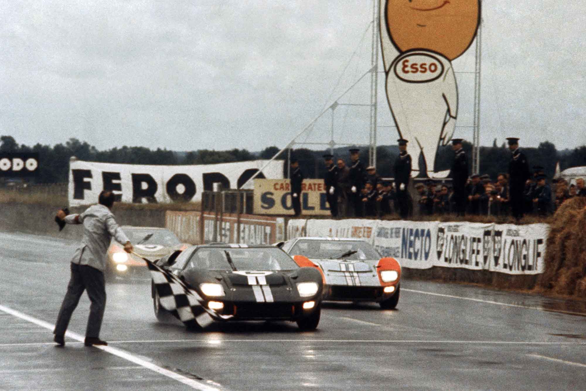 - John Wickham, eigenaar van het Bentley-team dat de Le Mans-race won, overlijdt op 73-jarige leeftijd.