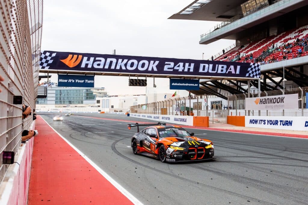 - Valentino Rossi bezegelt indrukwekkend GT-podium tijdens de 24 uur van Dubai