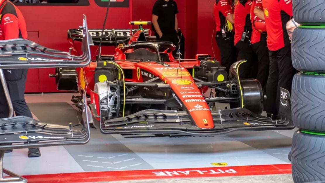 - Foto's: uitleg over nieuwe sidepods, vloer en spiegels van Ferrari